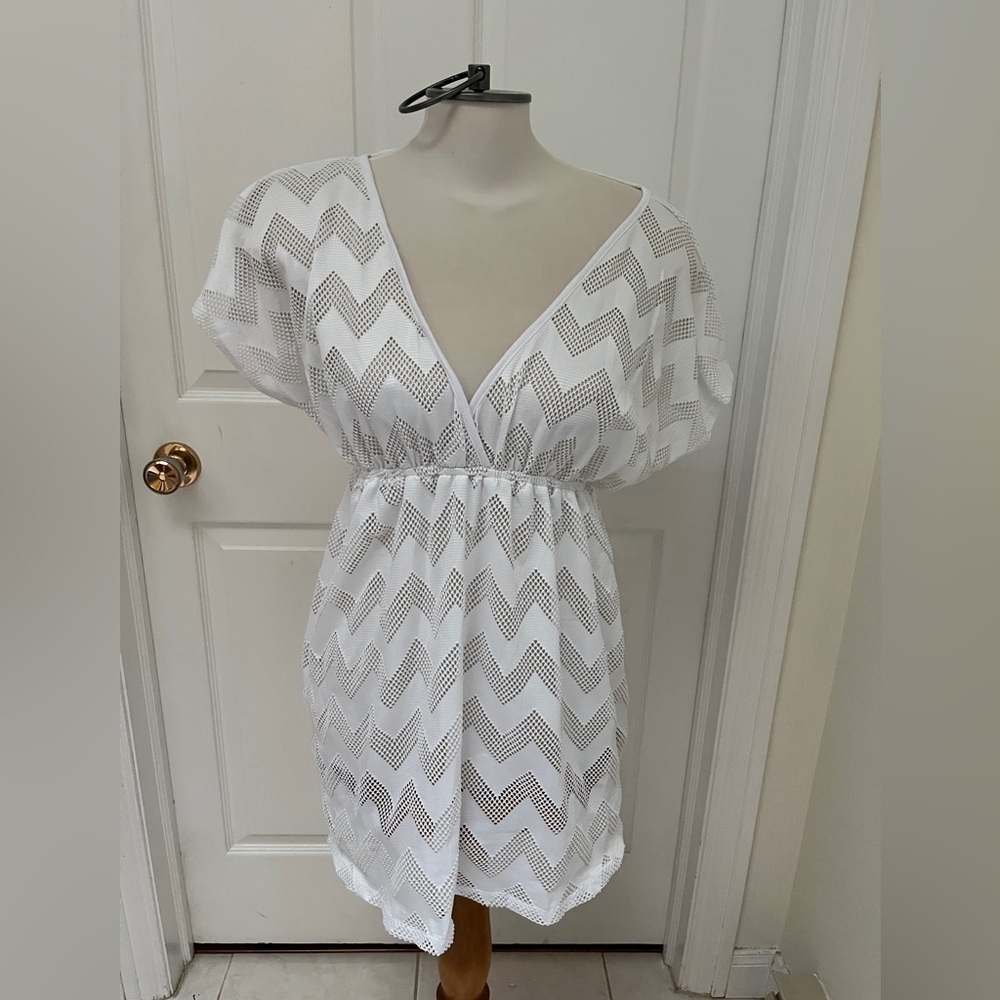 Essence beach cover up size large